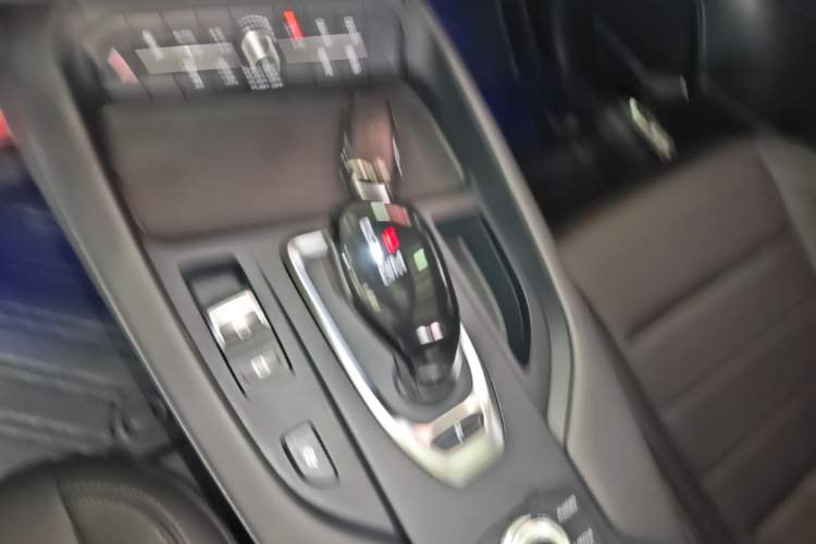 Used Haval F7 2019 2.0T Two-Wheel-Drive i-Van China VI Standard Gear Lever