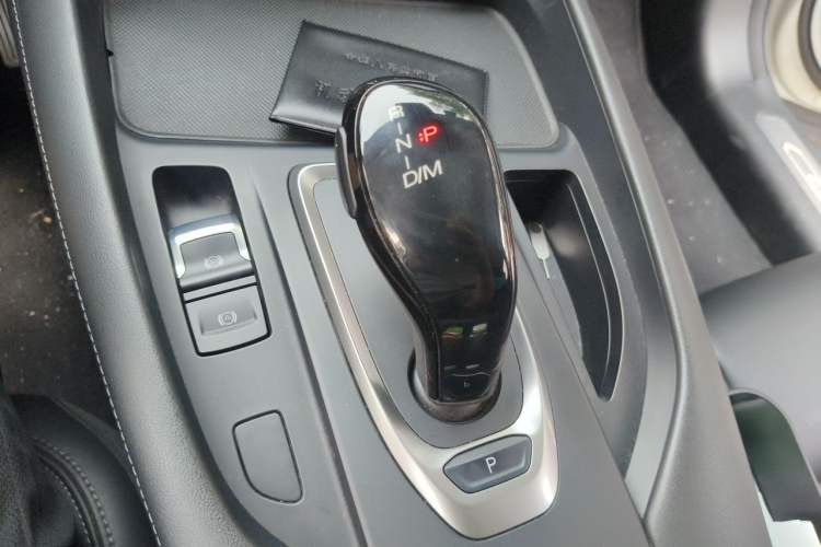 Used Haval F7 2019 2.0T Two-Wheel-Drive i-Van China VI Standard Gear Lever