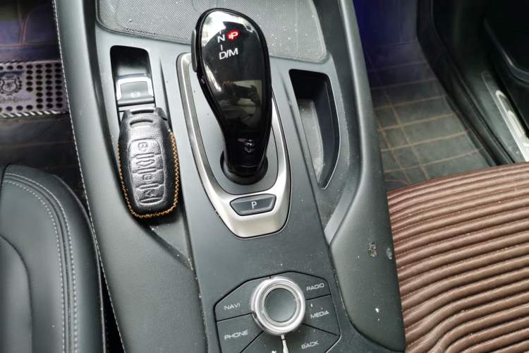 Used Haval F7 2019 2.0T Four-Wheel Drive iJoy China VI Standard Gear Lever