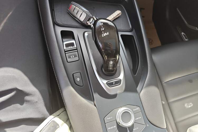 Used Haval F7 2019 2.0T Four-Wheel Drive iJoy China VI Standard Gear Lever