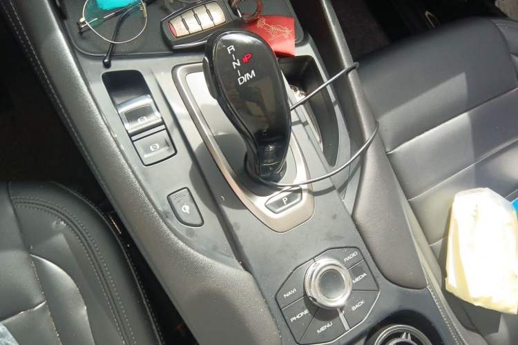 Used Haval F7 2019 2.0T Two-Wheel Drive i-Van China V standard Gear Lever
