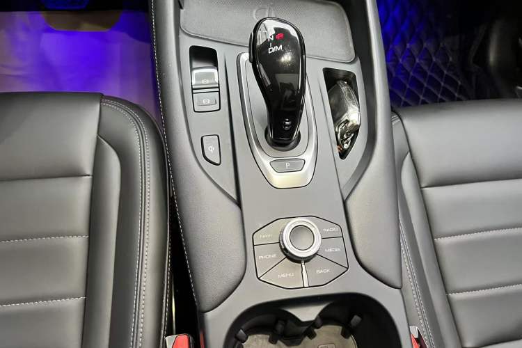 Used Haval F7 2019 2.0T Four-Wheel Drive iJoy China VI Standard Gear Lever