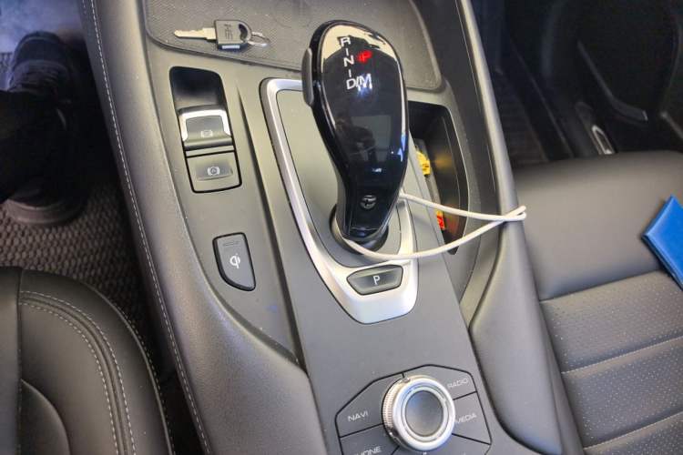 Used Haval F7 2019 2.0T Four-Wheel Drive iJoy China VI Standard Gear Lever