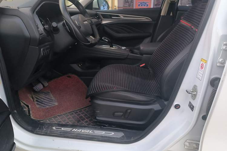 Used Haval F7 2019 2.0T Four-Wheel Drive iJoy China V Standard Interior 2