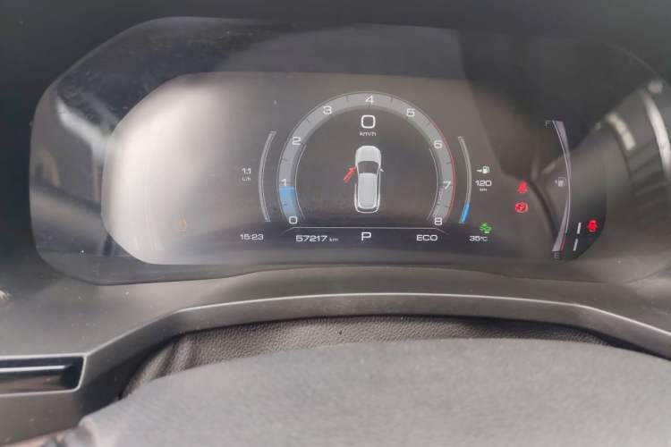 Used Haval F7 2019 1.5T Two-Wheel Drive i-Trend China V Emission Standard Odometer Close Up