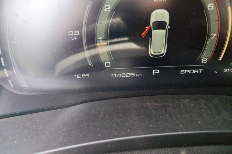 Used Haval F7 2019 1.5T Two-Wheel Drive i-Trend China V Emission Standard Odometer Close Up