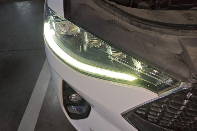 Used Haval F7 2019 1.5T Two-Wheel Drive i-Trend China VI Standard Right Front Headlight