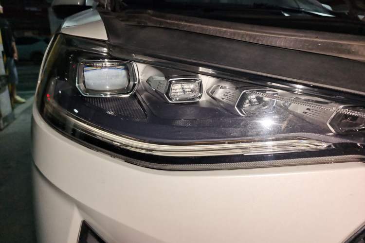 Used Haval F7 2019 2.0T Two-Wheel-Drive i-Van China VI Standard Right Front Headlight