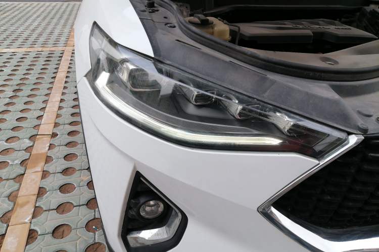 Used Haval F7 2019 1.5T Two-Wheel Drive i-Type China V Standard Right Front Headlight