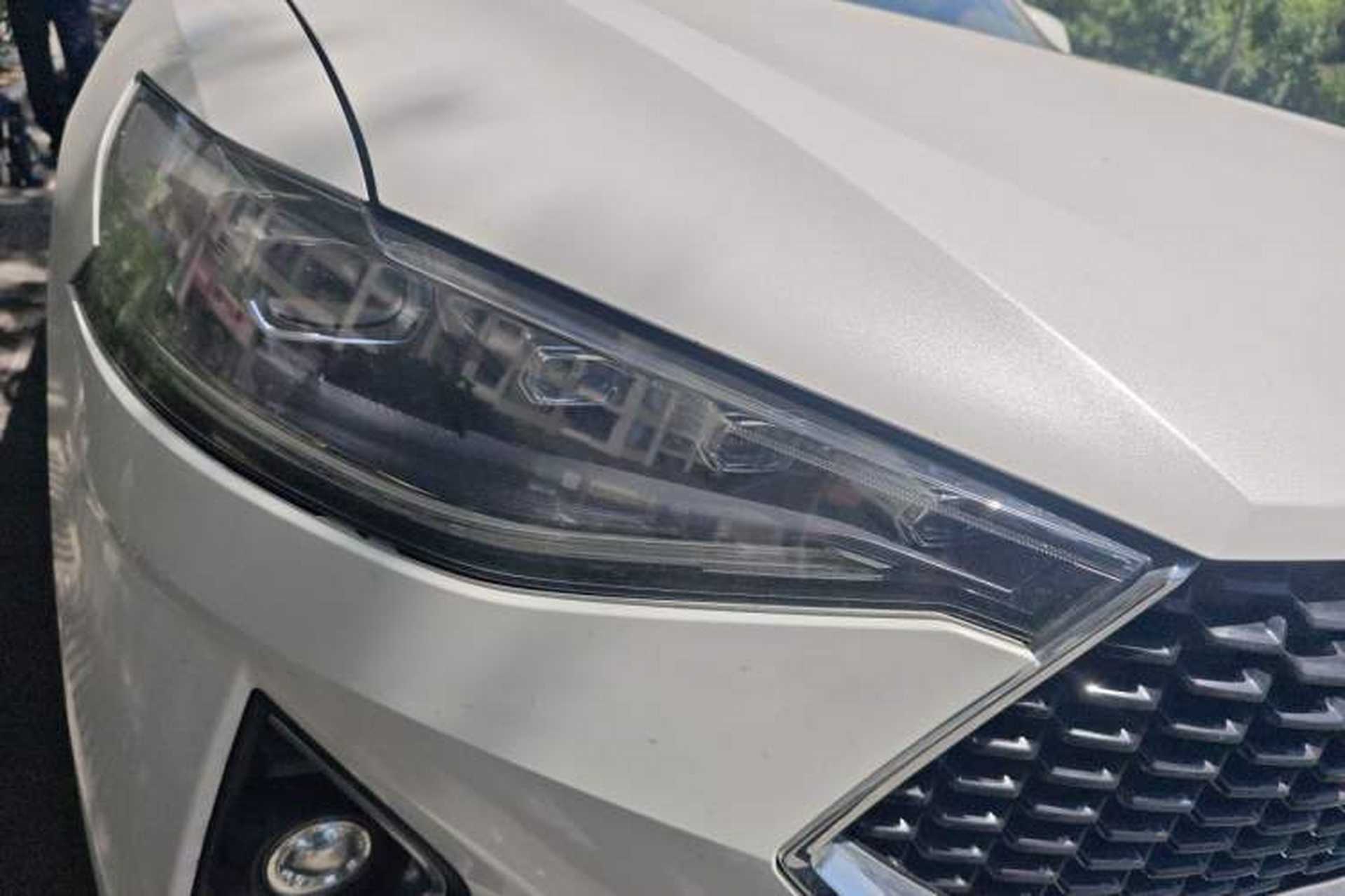 Used Haval F7 2019 2.0T Two-Wheel-Drive i-Van China VI Standard Right Front Headlight