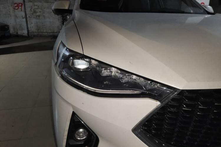 Used Haval F7 2019 2.0T Two-Wheel Drive i-Van China V standard Right Front Headlight