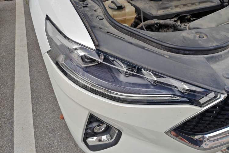 Used Haval F7 2019 2.0T Two-Wheel-Drive i-Van China VI Standard Right Front Headlight