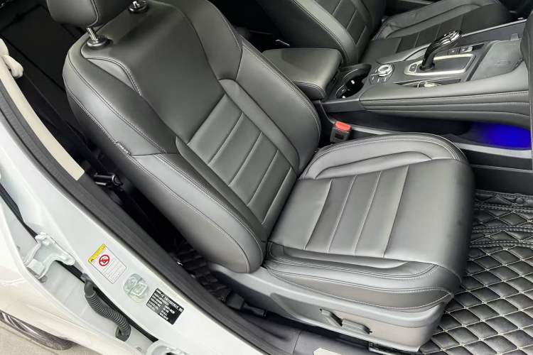 Used Haval F7 2019 2.0T Four-Wheel Drive iJoy China VI Standard Right Front Seat