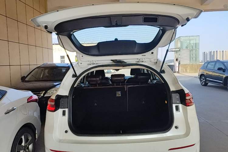 Used Haval F7 2019 1.5T Two-Wheel Drive i-Type China V Standard Trunk