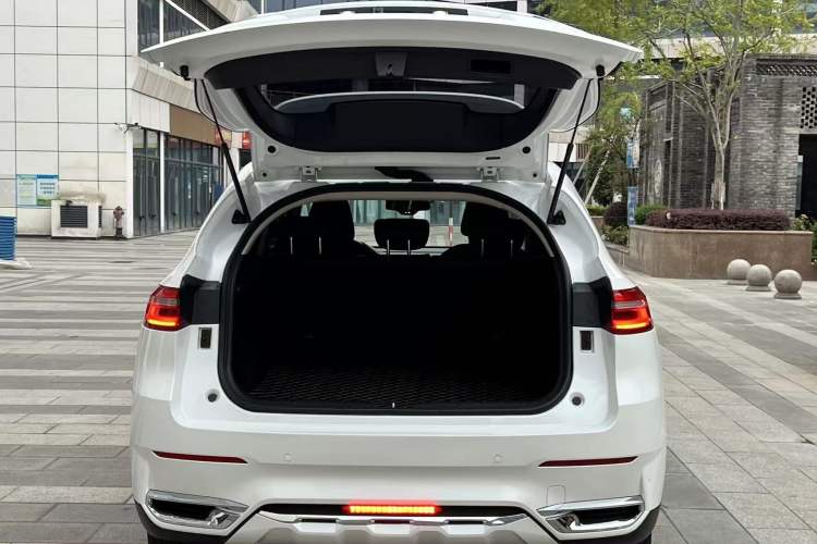 Used Haval F7 2019 2.0T Four-Wheel Drive iJoy China VI Standard Trunk