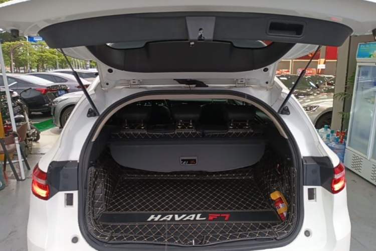 Used Haval F7 2019 2.0T Four-Wheel Drive iJoy China VI Standard Trunk