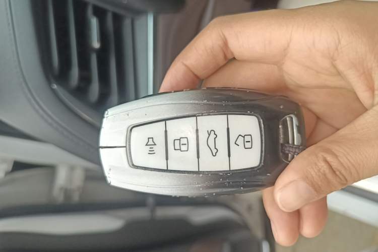 Used Haval F7 2019 2.0T Two-Wheel-Drive i-Van China VI Standard Vehicle Key