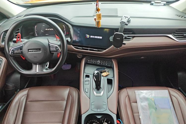 Used Haval F7 2019 2.0T Four-Wheel Drive 70th Anniversary Limited Edition Center Console