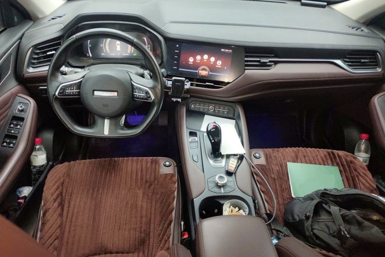 Used Haval F7 2019 2.0T Four-Wheel Drive 70th Anniversary Limited Edition Center Console