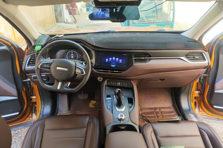 Used Haval F7 2019 2.0T Four-Wheel Drive 70th Anniversary Limited Edition Center Console