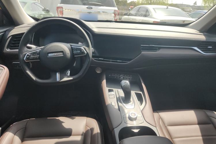 Used Haval F7 2019 2.0T Four-Wheel Drive 70th Anniversary Limited Edition Center Console