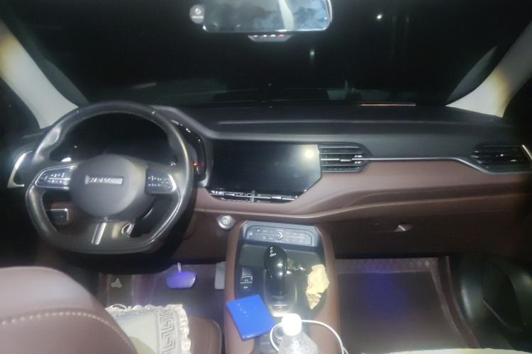 Used Haval F7 2019 2.0T Four-Wheel Drive 70th Anniversary Limited Edition Center Console