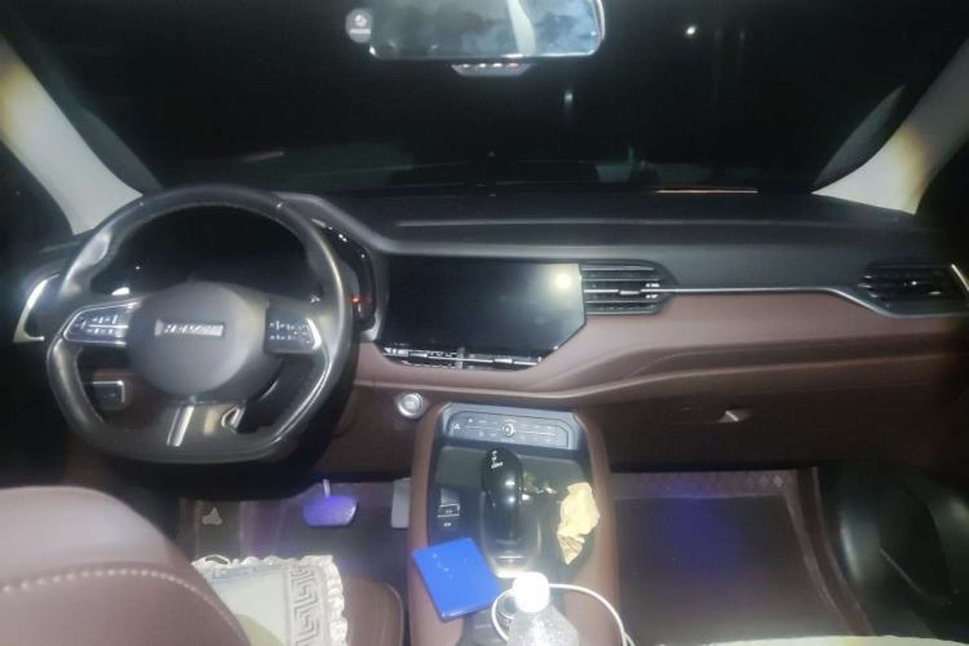 Used Haval F7 2019 2.0T Four-Wheel Drive 70th Anniversary Limited Edition Center Console