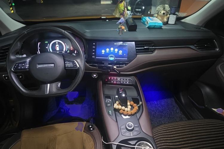 Used Haval F7 2019 2.0T Four-Wheel Drive 70th Anniversary Limited Edition Center Console