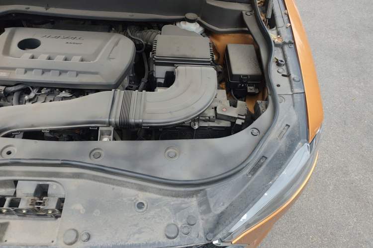 Used Haval F7 2019 2.0T Four-Wheel Drive 70th Anniversary Limited Edition Engine Bay Left