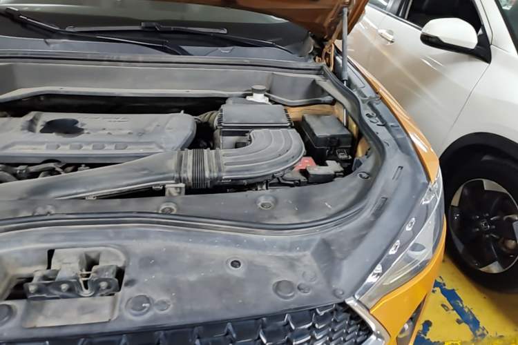 Used Haval F7 2019 2.0T Four-Wheel Drive 70th Anniversary Limited Edition Engine Bay Left