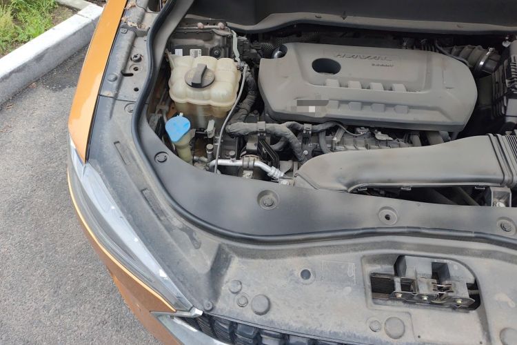 Used Haval F7 2019 2.0T Four-Wheel Drive 70th Anniversary Limited Edition Engine Bay Right