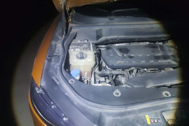 Used Haval F7 2019 2.0T Four-Wheel Drive 70th Anniversary Limited Edition Engine Bay Right