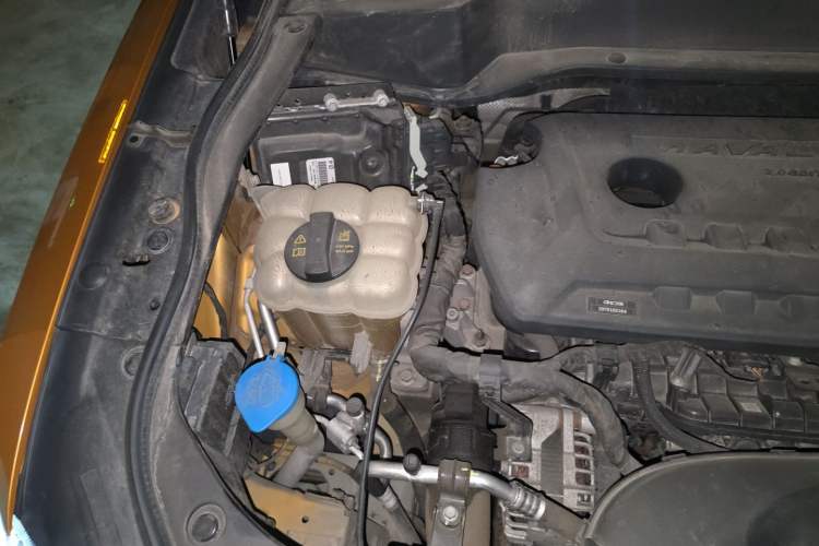 Used Haval F7 2019 2.0T Four-Wheel Drive 70th Anniversary Limited Edition Engine Bay Right