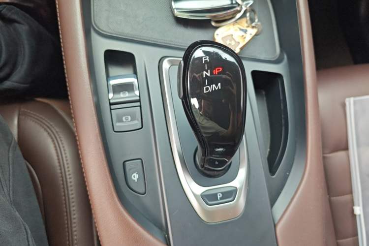 Used Haval F7 2019 2.0T Four-Wheel Drive 70th Anniversary Limited Edition Gear Lever