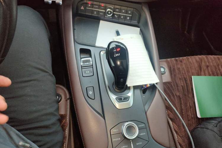 Used Haval F7 2019 2.0T Four-Wheel Drive 70th Anniversary Limited Edition Gear Lever