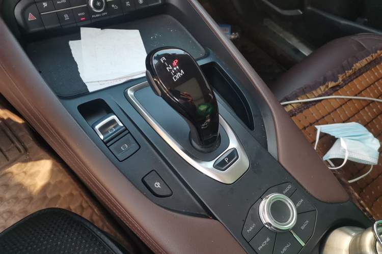 Used Haval F7 2019 2.0T Four-Wheel Drive 70th Anniversary Limited Edition Gear Lever