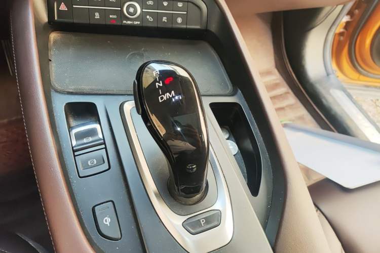 Used Haval F7 2019 2.0T Four-Wheel Drive 70th Anniversary Limited Edition Gear Lever