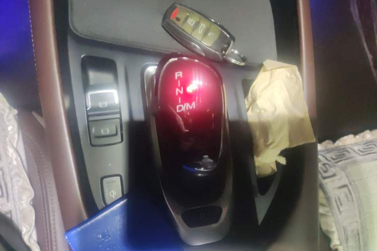 Used Haval F7 2019 2.0T Four-Wheel Drive 70th Anniversary Limited Edition Gear Lever