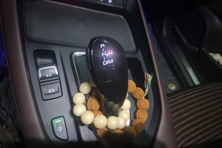 Used Haval F7 2019 2.0T Four-Wheel Drive 70th Anniversary Limited Edition Gear Lever