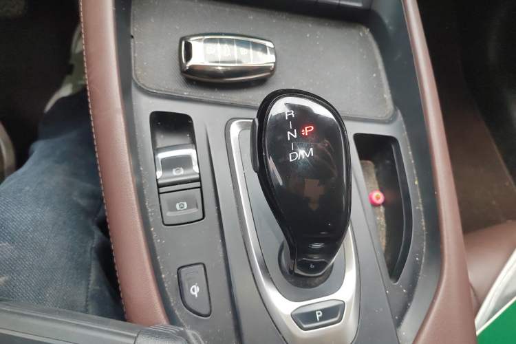 Used Haval F7 2019 2.0T Four-Wheel Drive 70th Anniversary Limited Edition Gear Lever