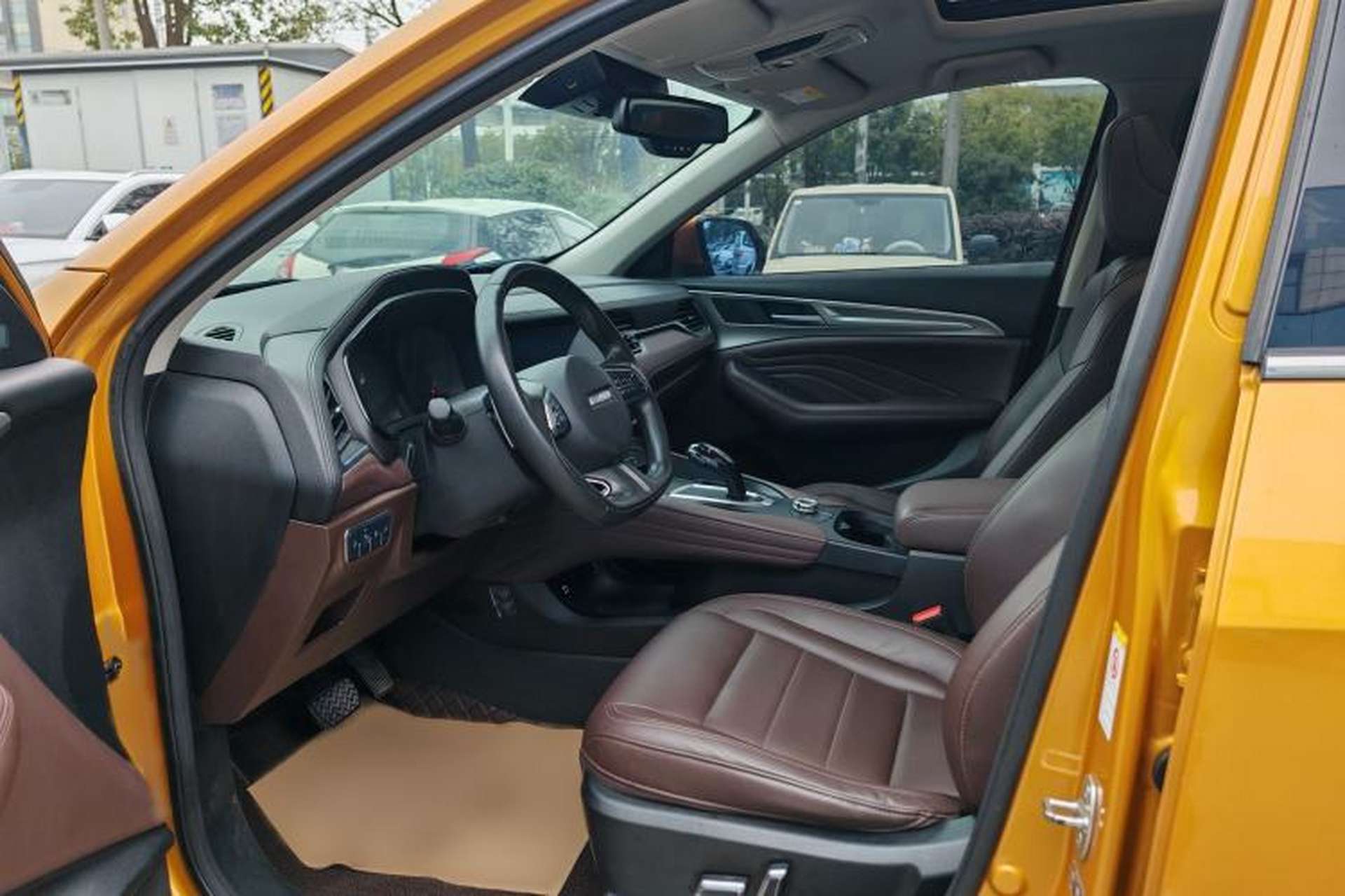 Used Haval F7 2019 2.0T Four-Wheel Drive 70th Anniversary Limited Edition Interior 3