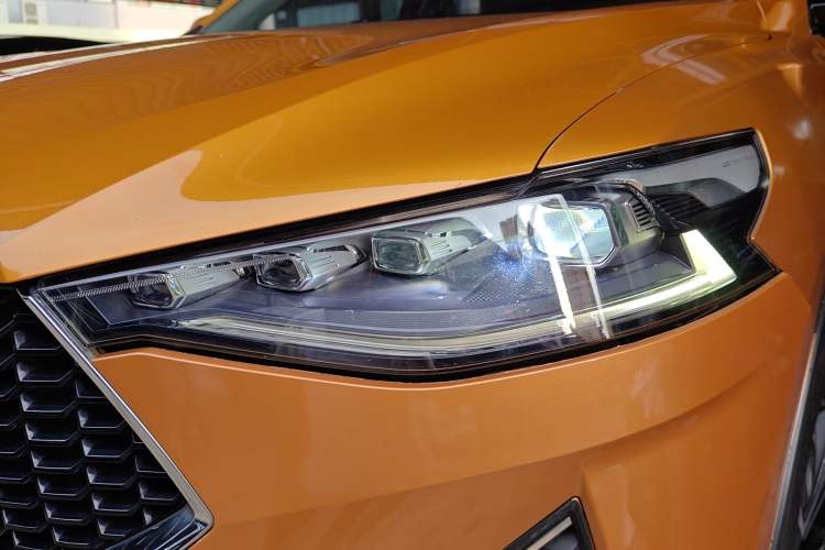 Used Haval F7 2019 2.0T Four-Wheel Drive 70th Anniversary Limited Edition Left Front Headlight