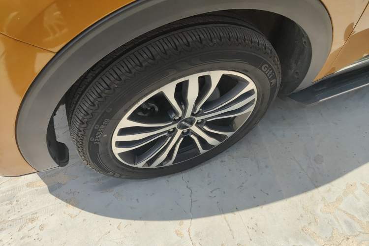 Used Haval F7 2019 2.0T Four-Wheel Drive 70th Anniversary Limited Edition Left Front Wheel Hub