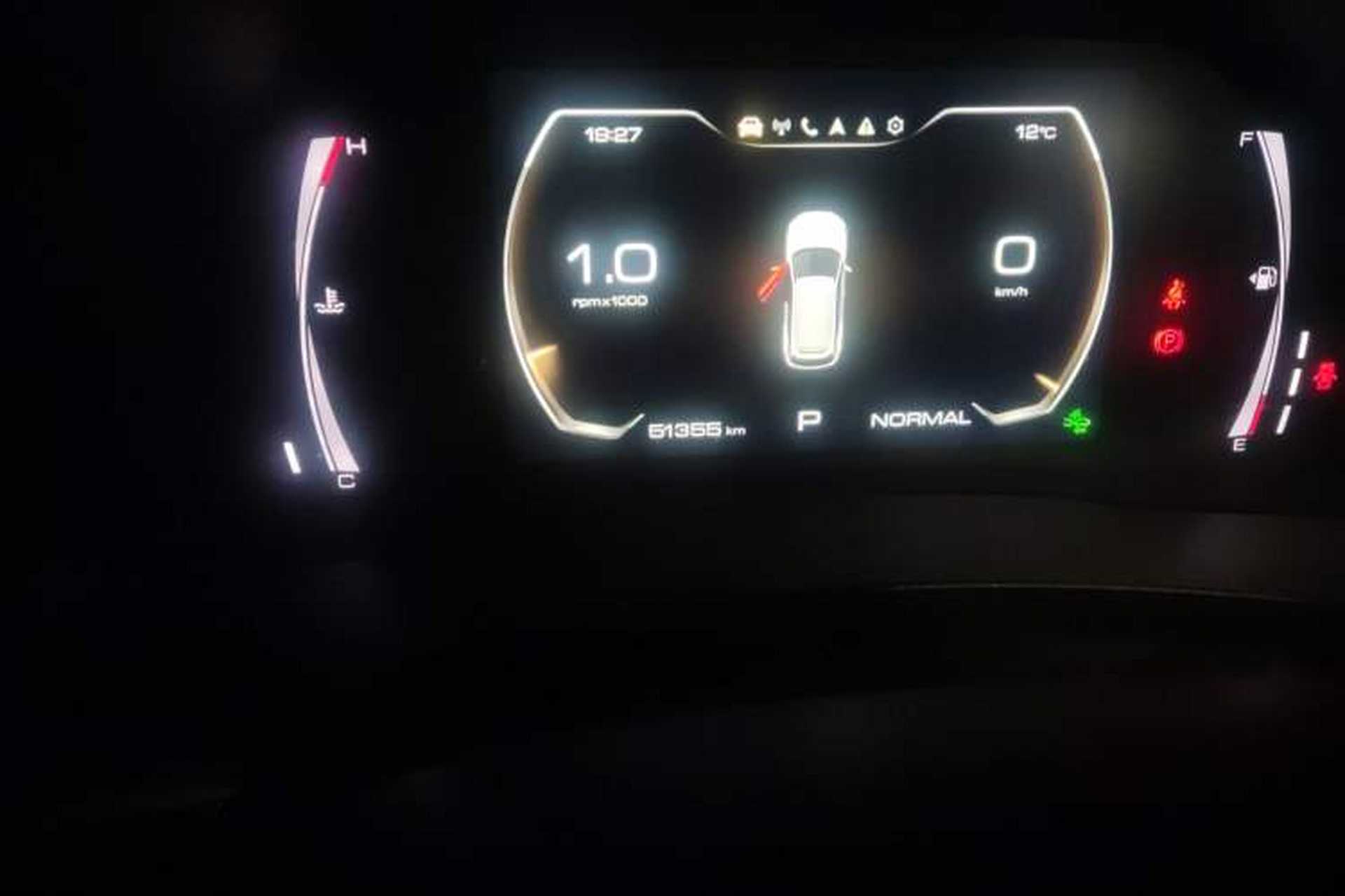 Used Haval F7 2019 2.0T Four-Wheel Drive 70th Anniversary Limited Edition Odometer Close Up