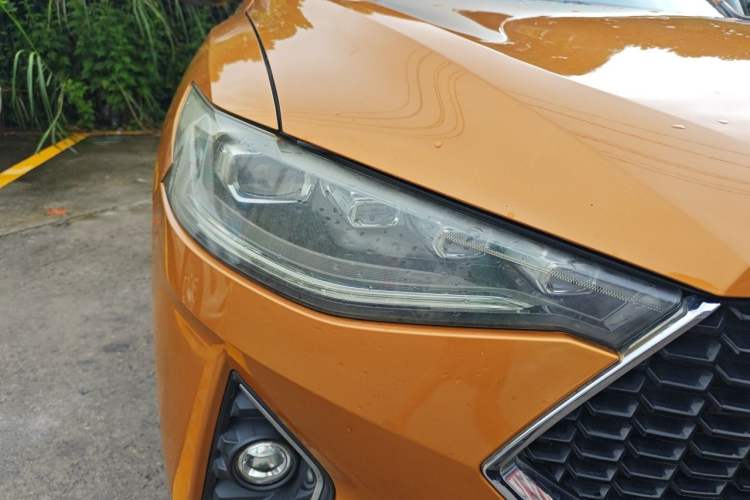 Used Haval F7 2019 2.0T Four-Wheel Drive 70th Anniversary Limited Edition Right Front Headlight