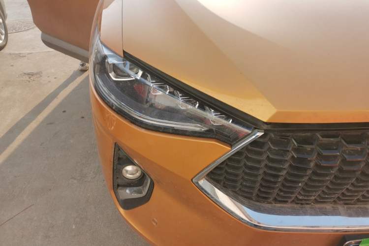 Used Haval F7 2019 2.0T Four-Wheel Drive 70th Anniversary Limited Edition Right Front Headlight