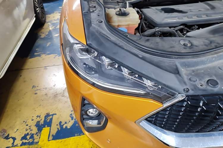 Used Haval F7 2019 2.0T Four-Wheel Drive 70th Anniversary Limited Edition Right Front Headlight