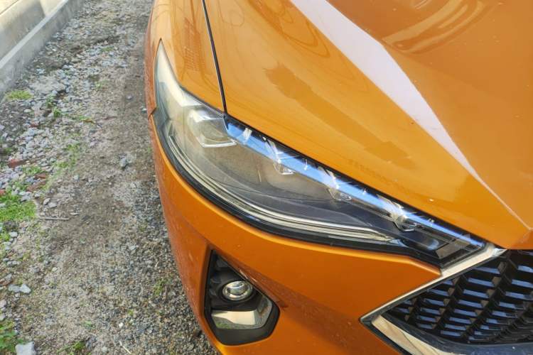 Used Haval F7 2019 2.0T Four-Wheel Drive 70th Anniversary Limited Edition Right Front Headlight