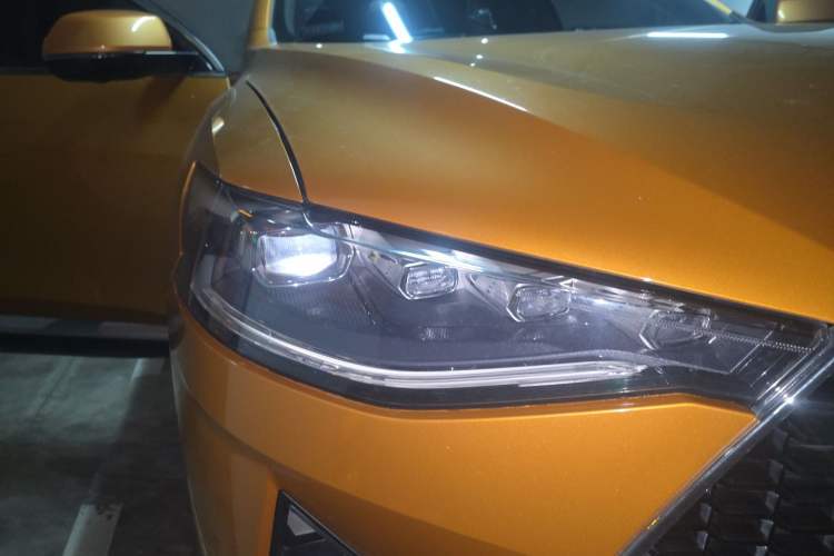 Used Haval F7 2019 2.0T Four-Wheel Drive 70th Anniversary Limited Edition Right Front Headlight