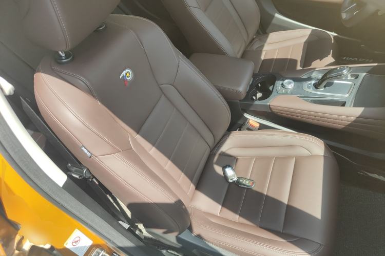 Used Haval F7 2019 2.0T Four-Wheel Drive 70th Anniversary Limited Edition Right Front Seat